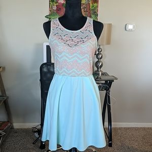 Dress with pockets (leaving shop)